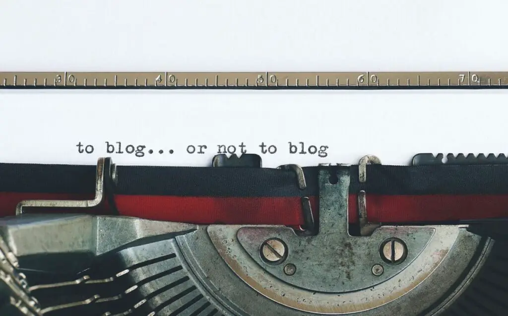a vintage typewriter - about iguestpost.com