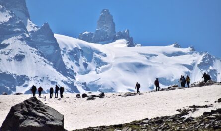 hampta pass trekking